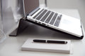 LapStop in High-Gloss Black