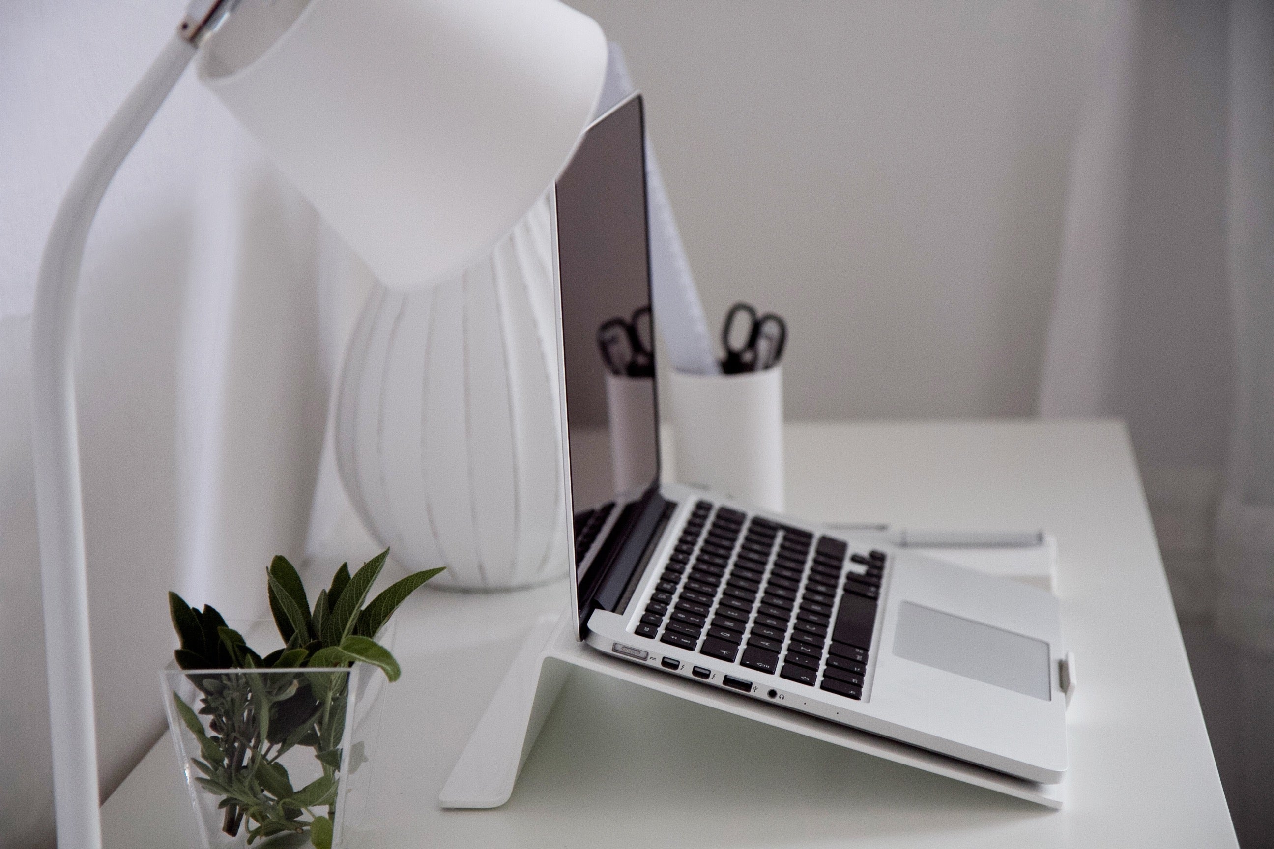 LapStop in Winter White