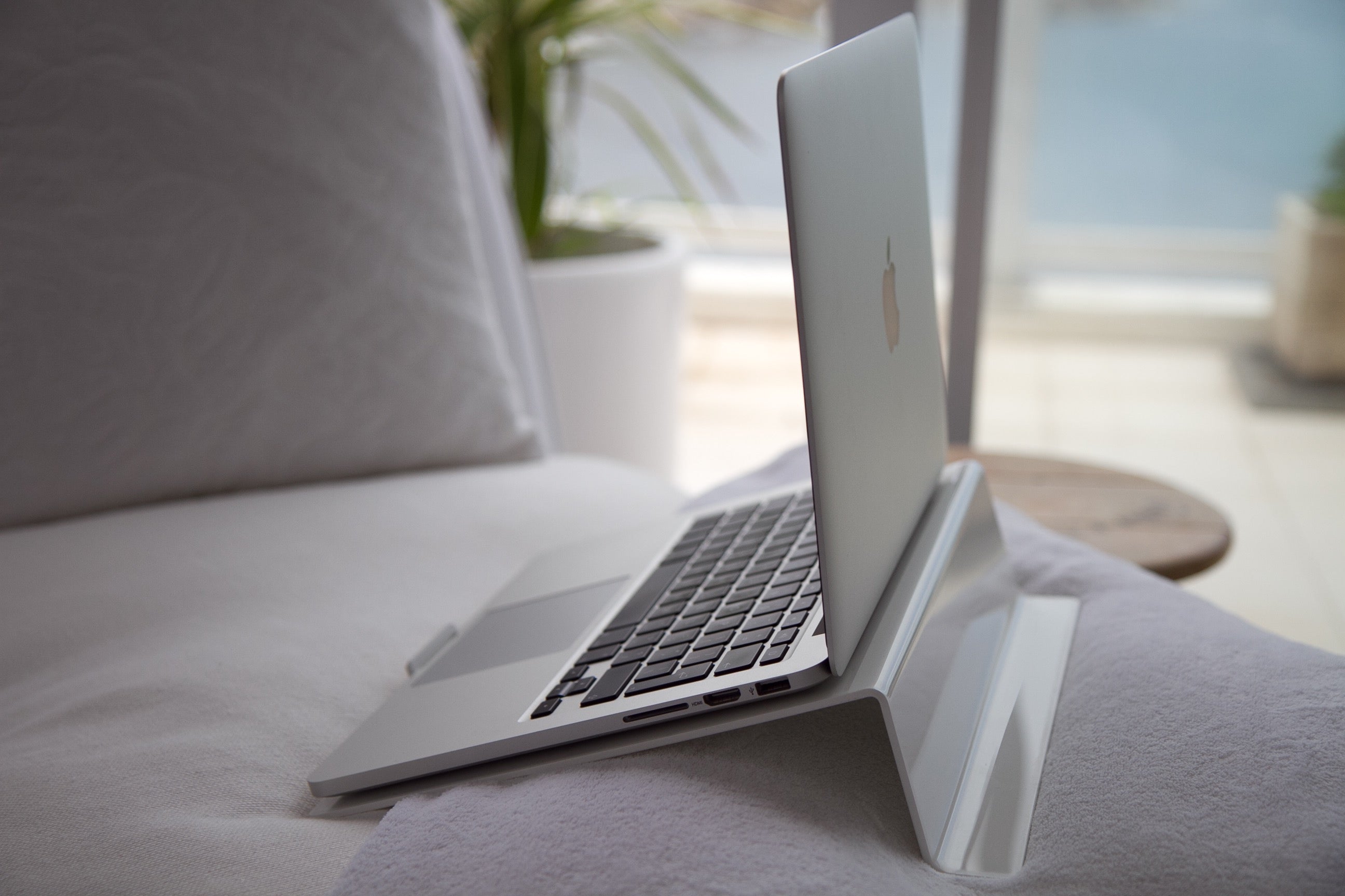 LapStop in Winter White